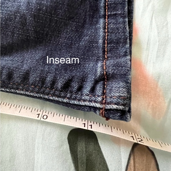 Lee Women’s Modern Series Midrise Fit Denim Shorts - Picture 10 of 10